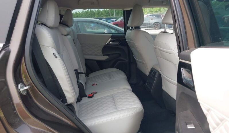 
								2022 Mitsubishi Outlander full									