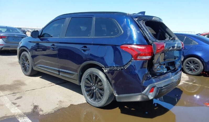 
								2020 Mitsubishi Outlander full									