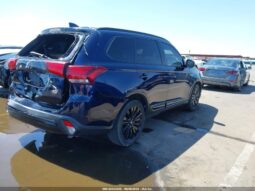 
										2020 Mitsubishi Outlander full									