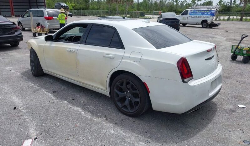 
								2021 Chrysler 300 full									