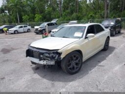 
										2021 Chrysler 300 full									