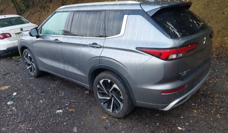 
								2022 Mitsubishi Outlander full									