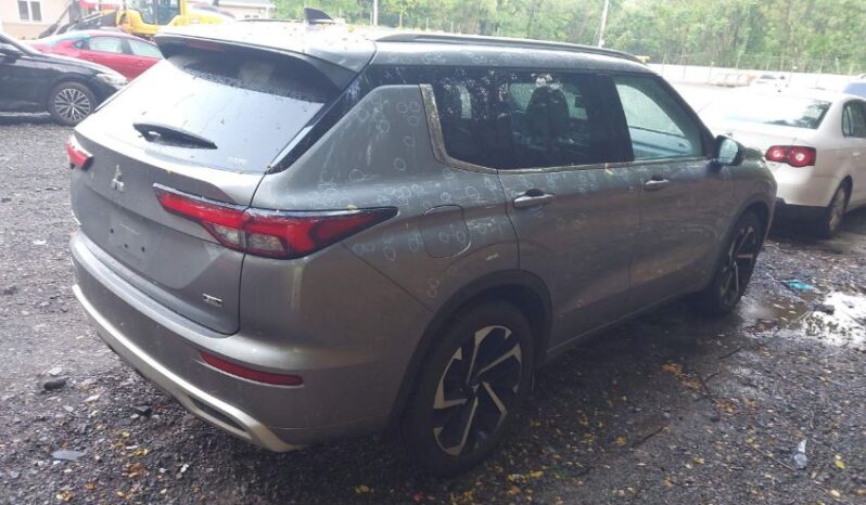 
								2022 Mitsubishi Outlander full									