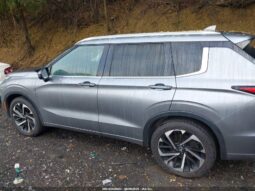 
										2022 Mitsubishi Outlander full									