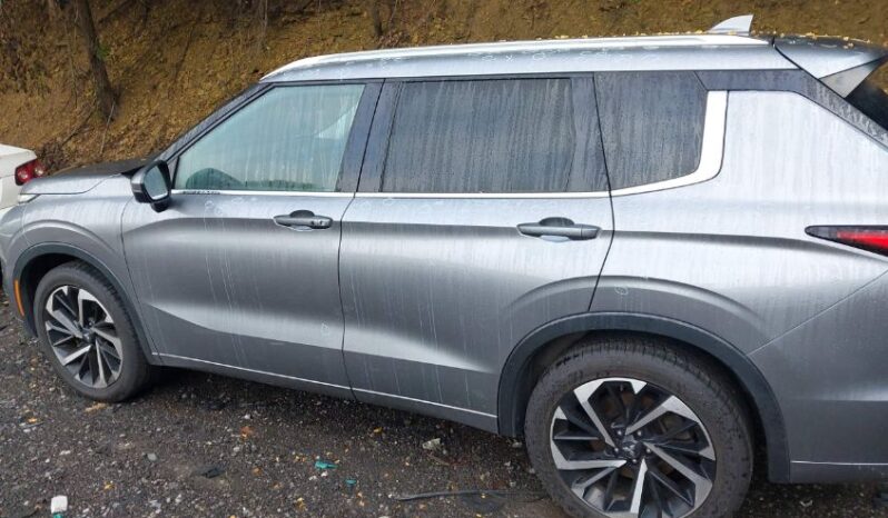 
								2022 Mitsubishi Outlander full									