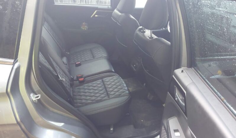 
								2022 Mitsubishi Outlander full									