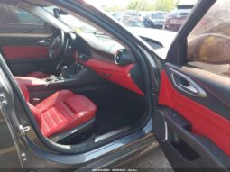 
										2017 Alfa romeo Giulia full									