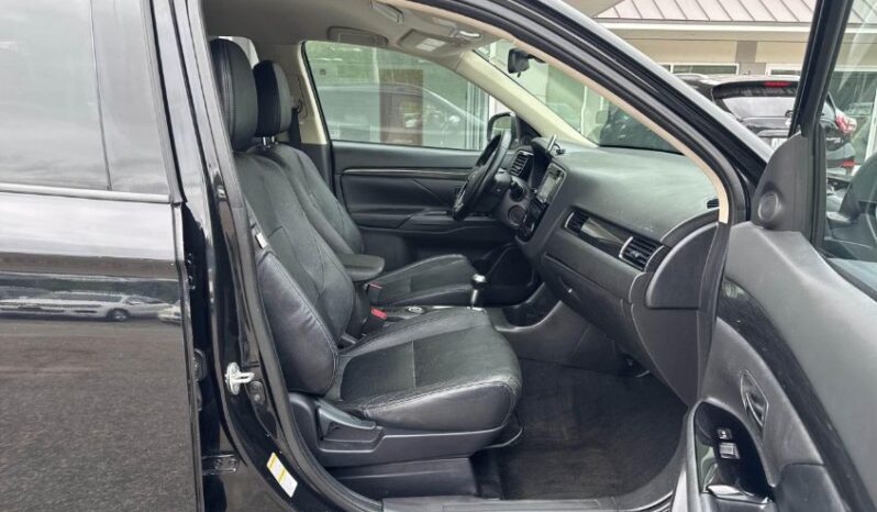 
								2016 Mitsubishi Outlander full									