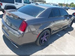 
										2019 Chrysler 300 full									
