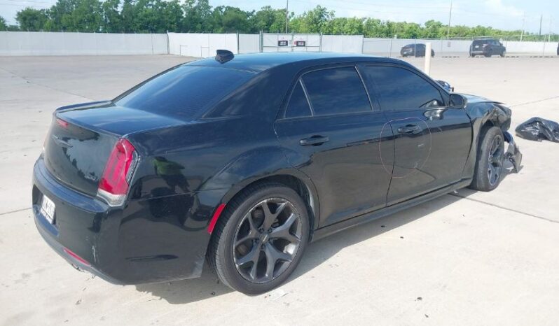 
								2022 Chrysler 300 full									