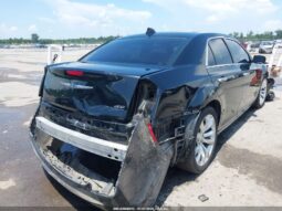
										2020 Chrysler 300 full									
