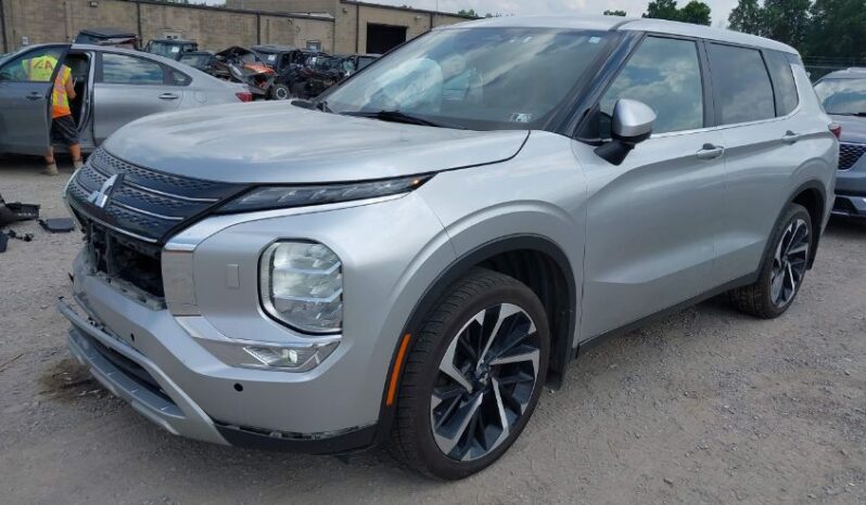 
								2022 Mitsubishi Outlander full									