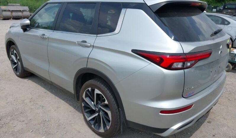 
								2022 Mitsubishi Outlander full									