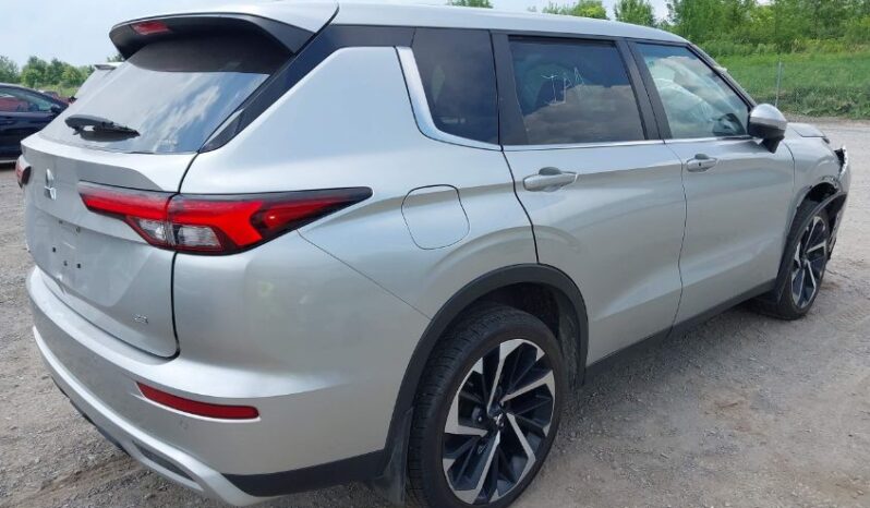 
								2022 Mitsubishi Outlander full									