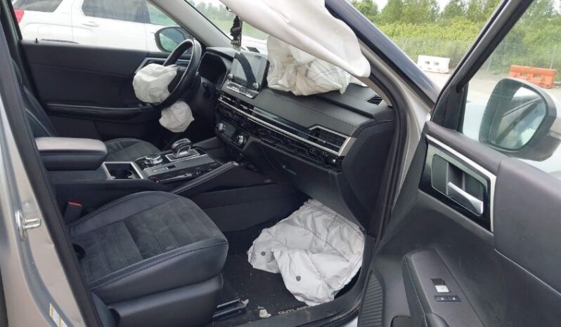 
								2022 Mitsubishi Outlander full									