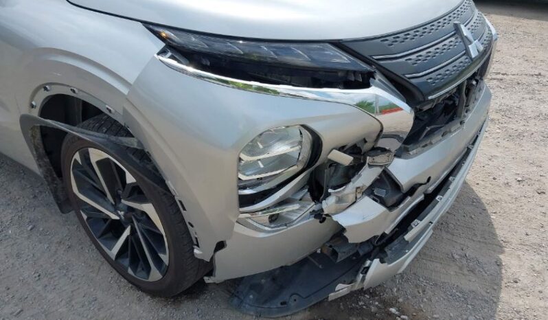 
								2022 Mitsubishi Outlander full									