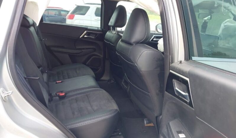 
								2022 Mitsubishi Outlander full									