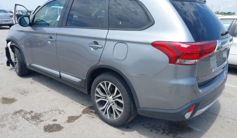 
								2018 Mitsubishi Outlander full									