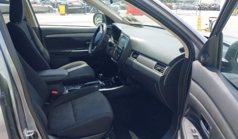 
								2018 Mitsubishi Outlander full									