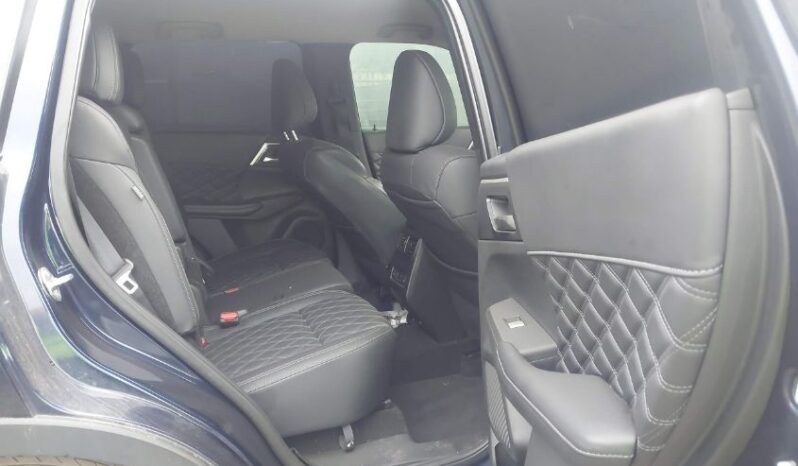 
								2022 Mitsubishi Outlander full									
