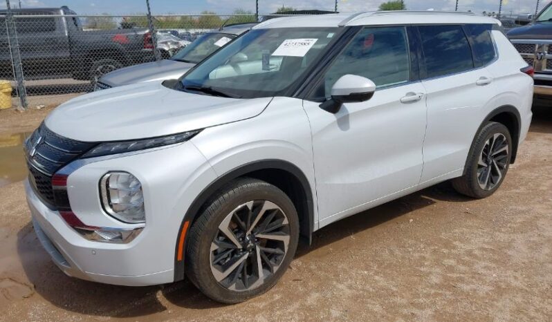 
								2023 Mitsubishi Outlander full									