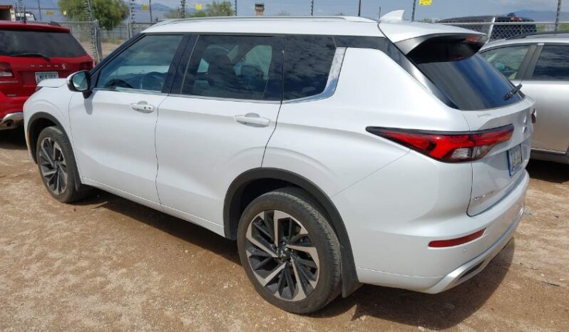 
								2023 Mitsubishi Outlander full									