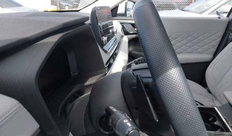 
								2023 Mitsubishi Outlander full									