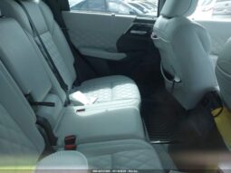 
										2023 Mitsubishi Outlander full									