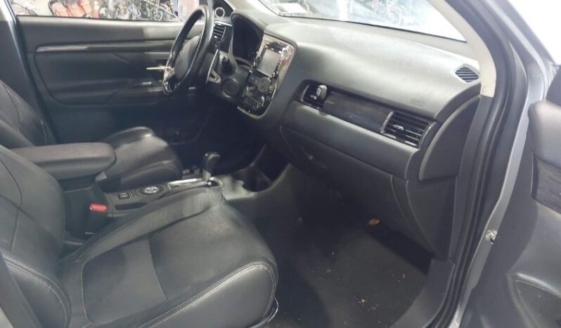 
								2016 Mitsubishi Outlander full									