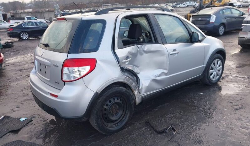 
								2010 Suzuki Sx4 full									