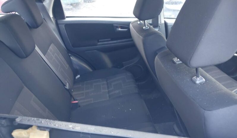 
								2010 Suzuki Sx4 full									