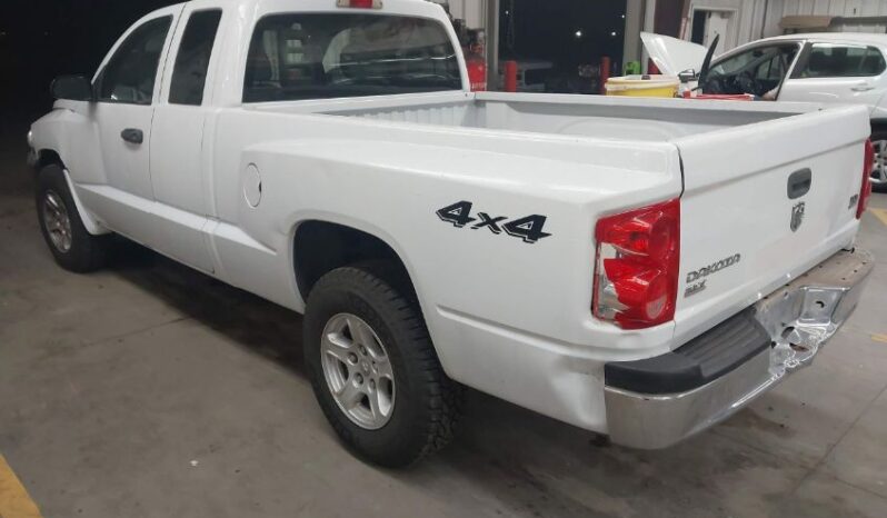 
								2005 Dodge Dakota full									