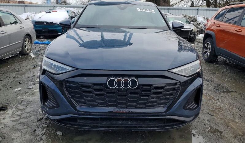 
								2024 Audi Q8 full									