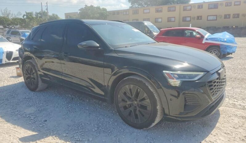 
								2024 Audi Q8 full									