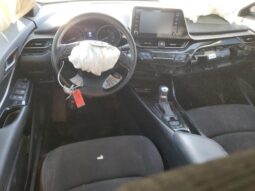 
										2019 Toyota C-hr full									