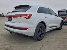 
										2021 Audi E-tron full									