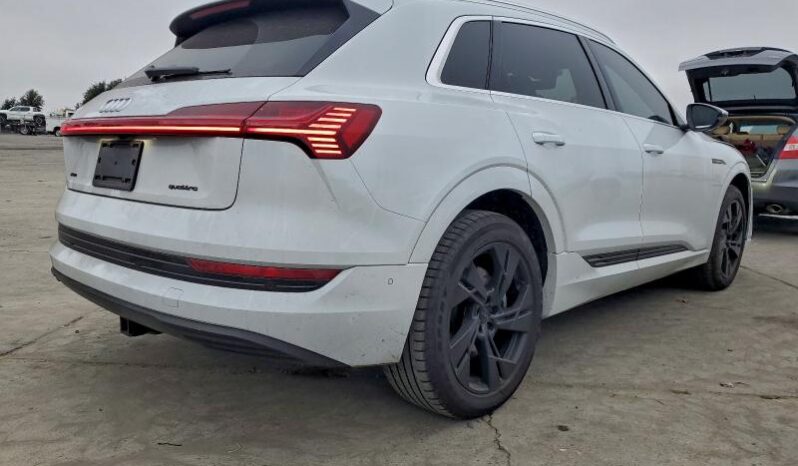 
								2021 Audi E-tron full									