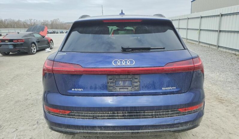 
								2022 Audi E-tron full									