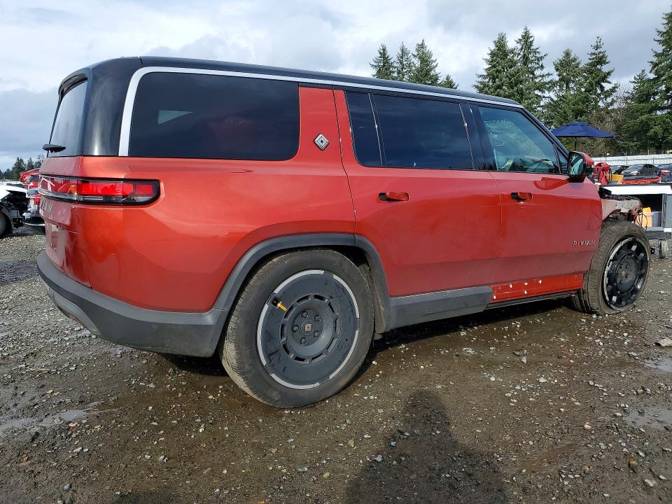 2025 Rivian R1s