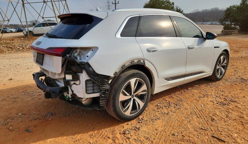 
								2024 Audi Q8 full									