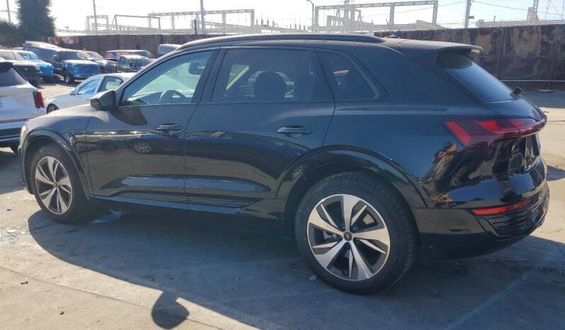 
								2024 Audi Q8 full									