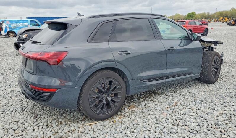 
								2024 Audi Q8 full									