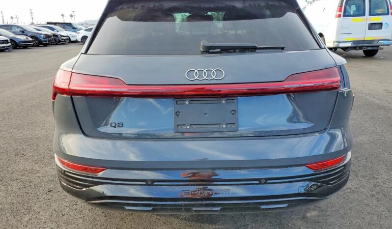 
								2024 Audi Q8 full									