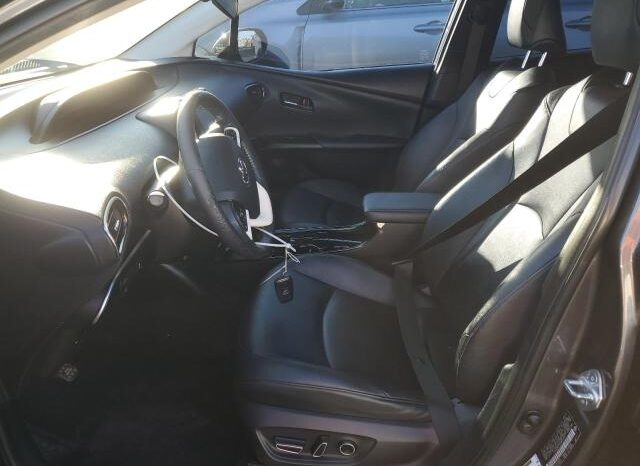 
								2017 Toyota Prius prim full									