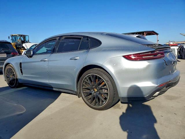 2018 Porsche Panamera
