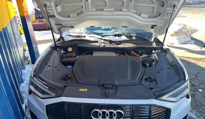 
								2021 Audi E-tron full									