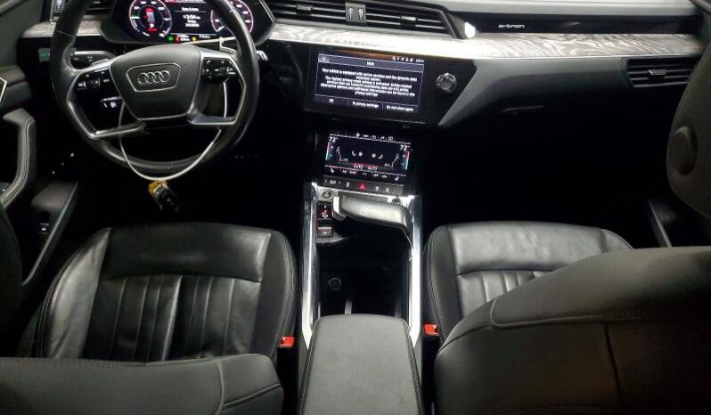
								2022 Audi E-tron full									