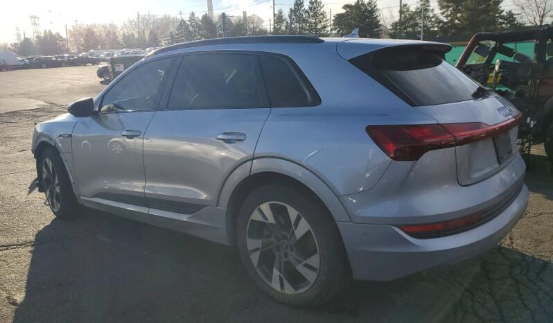 
								2022 Audi E-tron full									