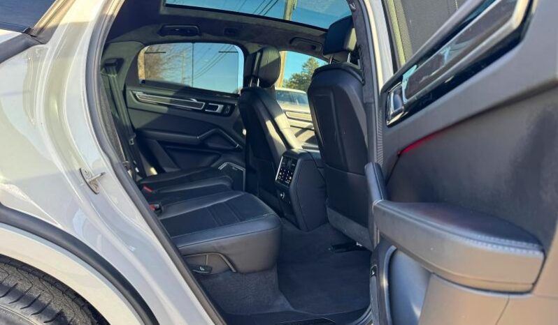 
								2022 Porsche Cayenne full									