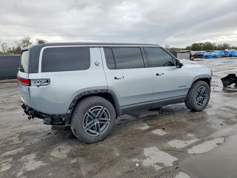 2025 Rivian R1s